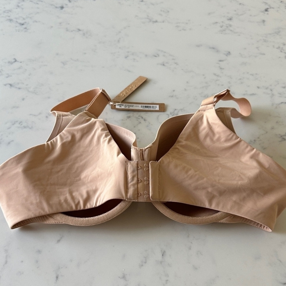 SKIMS Smoothing Intimates Full Coverage Lightly Lined Bra - Picture 13 of 15